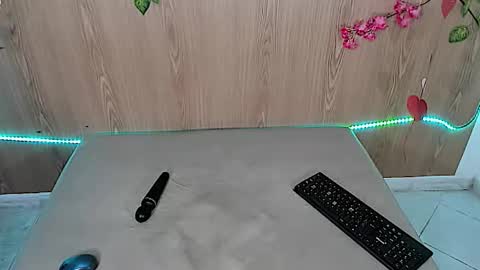 Jenelotizz online show from September 12, 5:13 pm