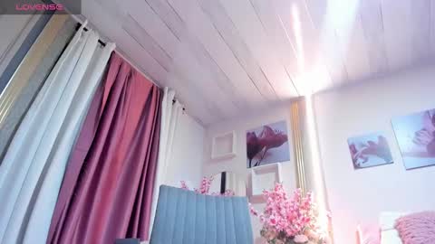 Angie online show from September 25, 7:50 pm