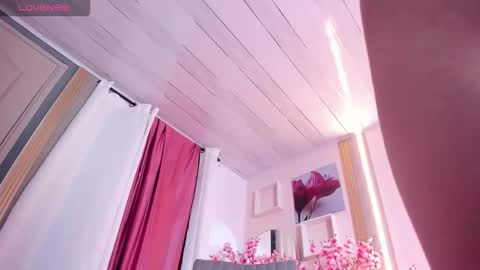 Angie online show from October 4, 8:07 pm