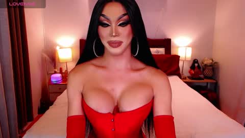 Snapshot of jenifers_body chatting on December 12, 4:43 pm Queen Jenifer online show from December 12, 4:43 pm
