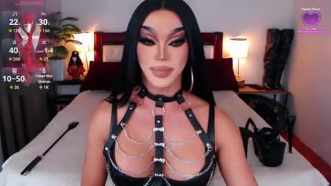 Queen Jenifer online show from June 9, 3:40 am