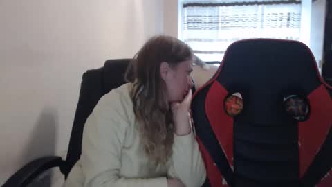 JenisAndPeter online show from November 6, 7:20 am