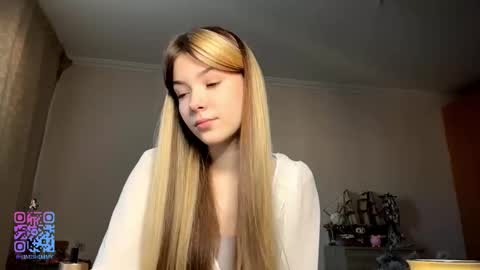 Hey EveryoneIm Kimi  Glad to see you in my room We almost hit 10 Thumb up in one day   online show from February 4, 1:17 pm