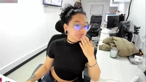 jenn online show from November 1, 8:44 pm