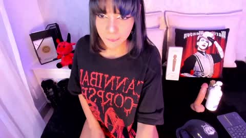 Snapshot of jenn_kitty chatting on January 19, 1:43 am Jenn kitty online show from January 19, 1:43 am