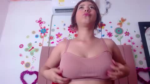 Snapshot of jenn_sky_ chatting on February 4, 3:00 am JENN online show from February 4, 3:00 am