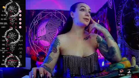 Snapshot of jennalovvee chatting on December 5, 8:33 am Mrs. Jenna online show from December 5, 8:33 am