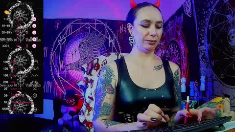 Snapshot of jennalovvee chatting on December 6, 8:05 am Mrs. Jenna online show from December 6, 8:05 am