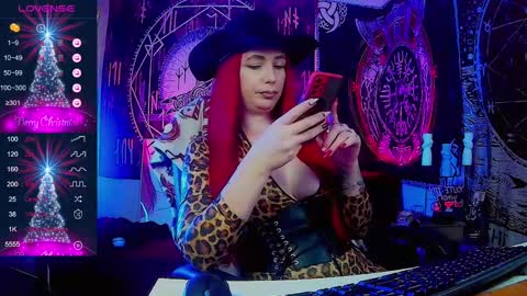 Snapshot of jennalovvee chatting on December 14, 2:56 am Mrs. Jenna online show from December 14, 2:56 am