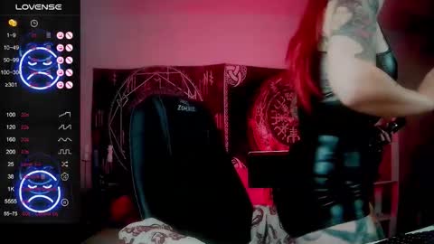 Snapshot of jennalovvee chatting on November 5, 3:06 am Mrs. Jenna online show from November 5, 3:06 am