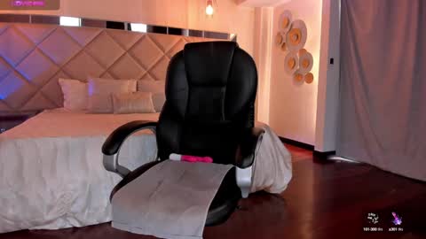 Jenna Olson  online show from January 8, 9:34 pm