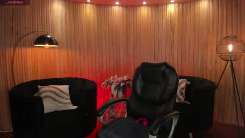 Snapshot of jennaolson chatting on February 19, 6:59 pm Jenna Olson online show from February 19, 6:59 pm