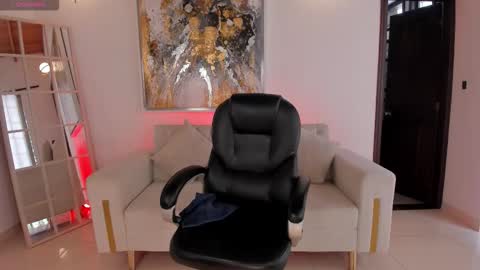 Snapshot of jennaolson chatting on February 23, 6:38 pm Jenna Olson online show from February 23, 6:38 pm