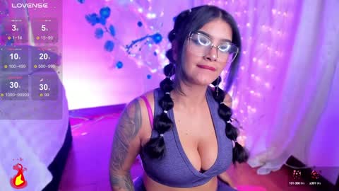 follow me in me  IG jenndy971 online show from December 18, 6:43 am