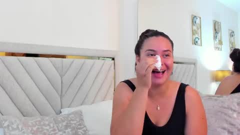 jenner_madison online show from July 15, 11:37 am