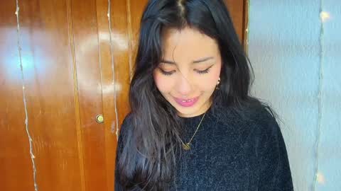 Snapshot of jenner_mills chatting on December 9, 4:23 am Jenner online show from December 9, 4:23 am