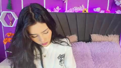 Snapshot of jenner_mills chatting on December 14, 3:51 am Jenner online show from December 14, 3:51 am