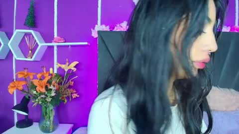 Snapshot of jenner_mills chatting on December 14, 10:02 am Jenner online show from December 14, 10:02 am