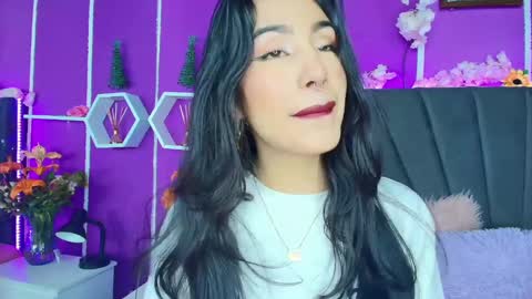 Snapshot of jenner_mills chatting on December 15, 4:07 am Jenner online show from December 15, 4:07 am