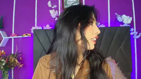 Snapshot of jenner_mills chatting on December 15, 10:18 am Jenner online show from December 15, 10:18 am