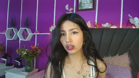 Snapshot of jenner_mills chatting on December 17, 3:17 am Jenner online show from December 17, 3:17 am