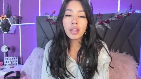 Snapshot of jenner_mills chatting on December 22, 8:49 am Jenner online show from December 22, 8:49 am