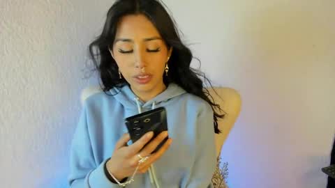 Snapshot of jenner_mills chatting on December 24, 3:27 am Jenner online show from December 24, 3:27 am
