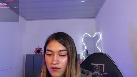 Snapshot of jenner_tay chatting on May 31, 2:53 am jenner online show from May 31, 2:53 am