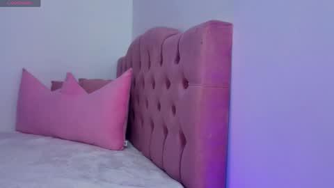 Snapshot of jenner_tay chatting on June 10, 2:45 am jenner online show from June 10, 2:45 am