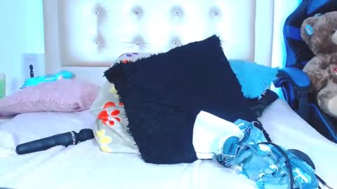 jenn online show from December 15, 7:35 am