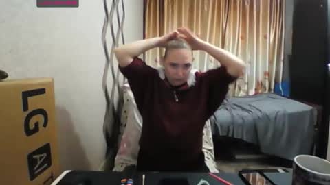 Snapshot of jennideep chatting on December 3, 12:29 am JenniDeep online show from December 3, 12:29 am