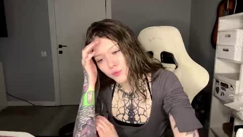 Snapshot of jenniehospelhorn chatting on June 9, 8:15 am Michelle online show from June 9, 8:15 am