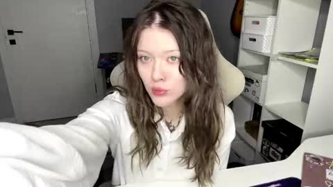 Snapshot of jenniehospelhorn chatting on June 12, 8:35 am Michelle online show from June 12, 8:35 am