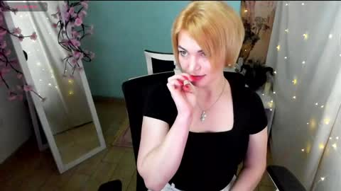 Jennifer online show from May 5, 6:54 am
