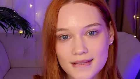 Snapshot of jennifer_shy_ chatting on December 3, 12:03 pm Jennifer online show from December 3, 12:03 pm