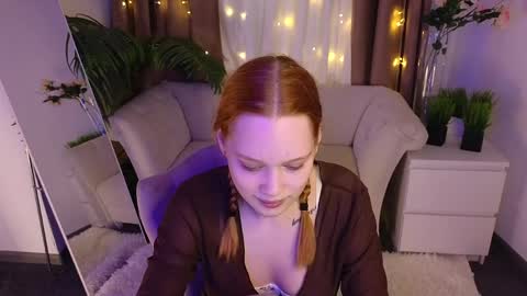 Snapshot of jennifer_shy_ chatting on April 4, 12:35 pm Jennifer online show from April 4, 12:35 pm