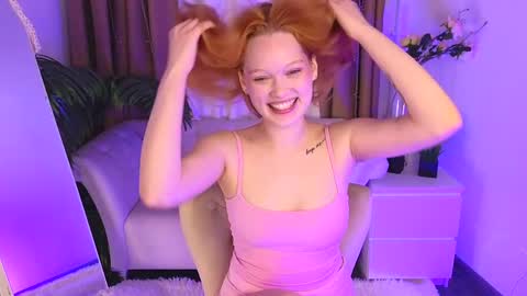 Snapshot of jennifer_shy_ chatting on April 6, 5:19 am Jennifer online show from April 6, 5:19 am