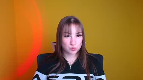 Jennifer online show from December 3, 9:44 am