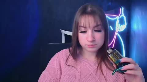 Jennifer online show from December 9, 9:39 am