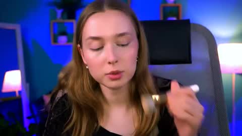 Jennifer online show from September 18, 8:44 pm