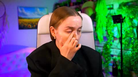 Jennifer online show from February 11, 12:21 pm