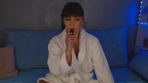 Snapshot of jenniferjay801880956088 chatting on December 21, 9:01 am jenniferjay801880956088 online show from December 21, 9:01 am