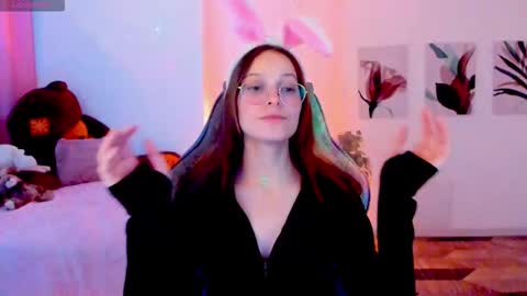 jenniferkiim online show from December 2, 11:48 am