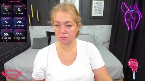 Jennifer online show from December 1, 8:09 pm