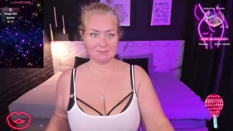 Snapshot of jenniferlight chatting on October 30, 3:57 pm Jennifer online show from October 30, 3:57 pm