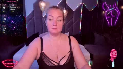 Snapshot of jenniferlight chatting on November 9, 2:48 pm Jennifer online show from November 9, 2:48 pm