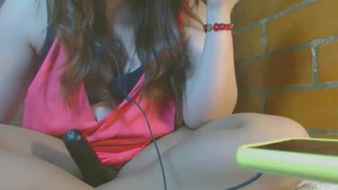 Snapshot of jennifersmith_ chatting on May 27, 12:51 am Jennifer Smith online show from May 27, 12:51 am