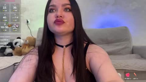 Snapshot of jennisxcharming chatting on December 6, 4:47 am Mila online show from December 6, 4:47 am