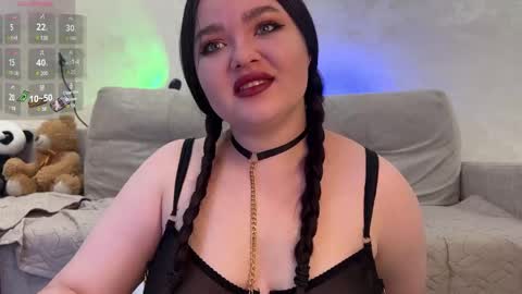 Snapshot of jennisxcharming chatting on December 8, 12:19 pm Mila online show from December 8, 12:19 pm