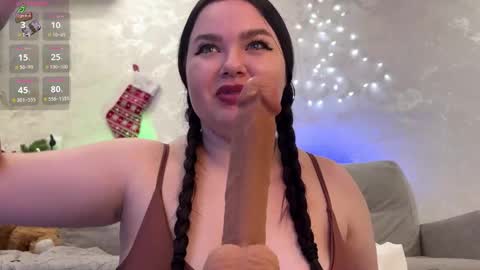 Snapshot of jennisxcharming chatting on December 11, 5:15 pm Mila online show from December 11, 5:15 pm